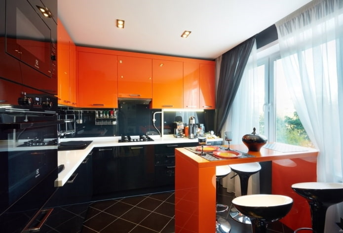 keukeninterieur in zwart-oranje tinten
