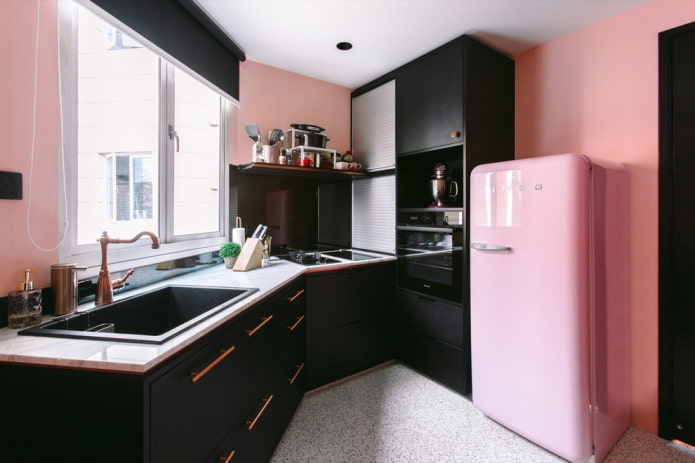 zwart-roze keuken