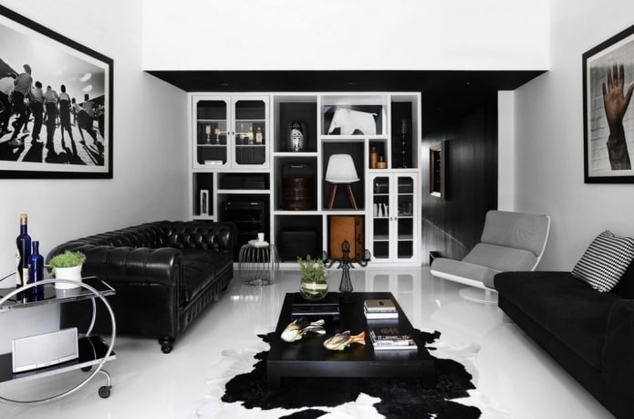woonkamerinterieur in zwart-wittinten