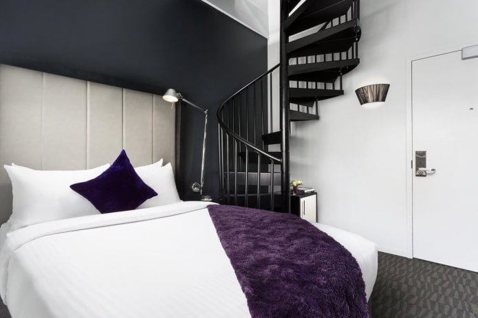 textiel in het slaapkamerinterieur in zwart-wittinten