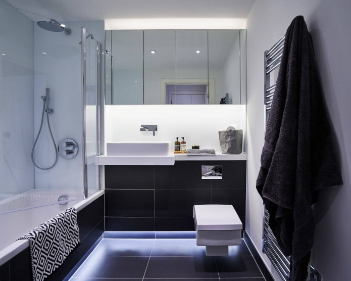 Zwart-witte badkamer met ledverlichting