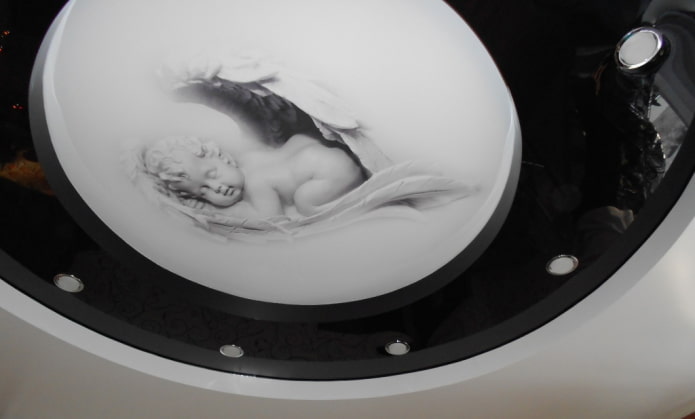 spanplafond met twee niveaus en fotoafdrukken