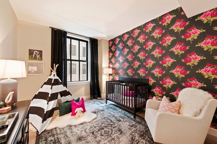 zwart en roze behang in de kinderkamer