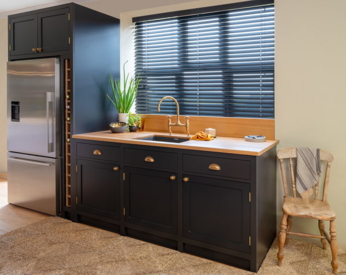 Zwarte jaloezie?n in de keuken