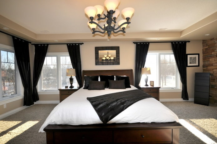 Gordijnen aan lussen in de slaapkamer