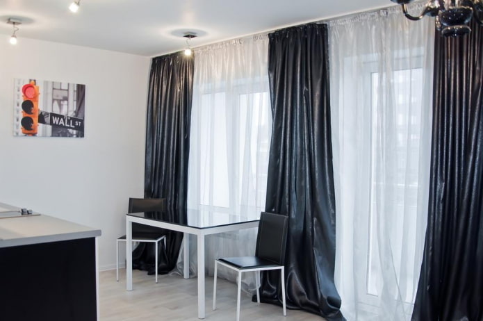 zwarte satijnen gordijnen