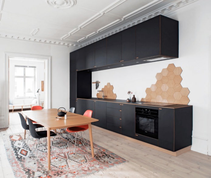 zwarte matte keukenset in het keukeninterieur