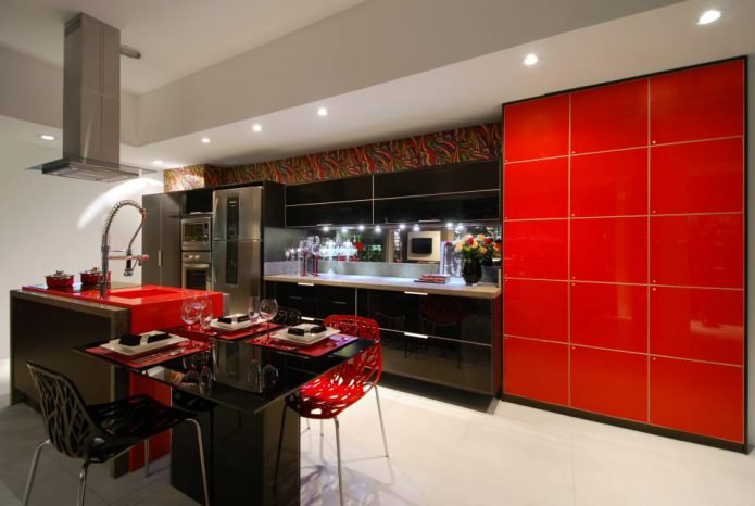combinatie van rood en zwart in de keuken
