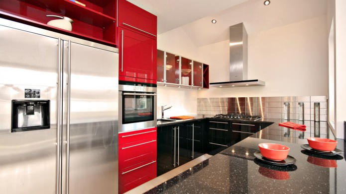 keuken met een zwart-rode set