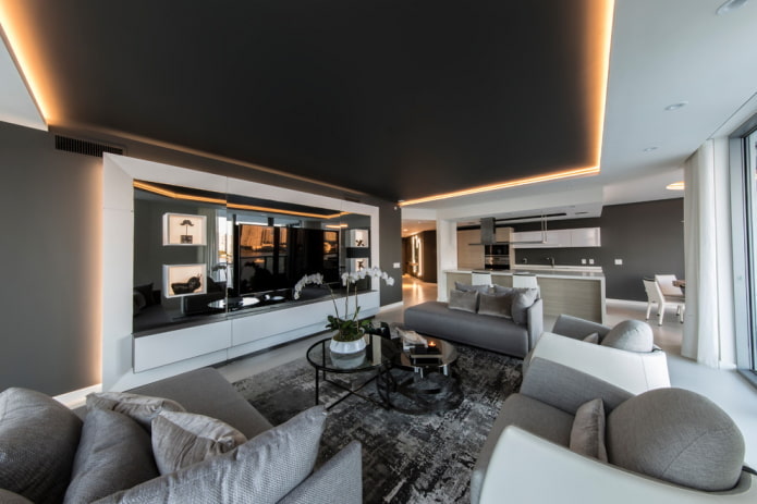 zwart spanplafond met achtergrondverlichting