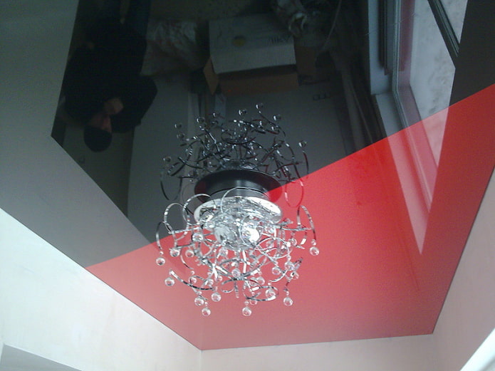 rood en zwart spanplafond