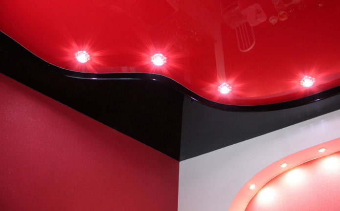 rood en zwart spanplafond