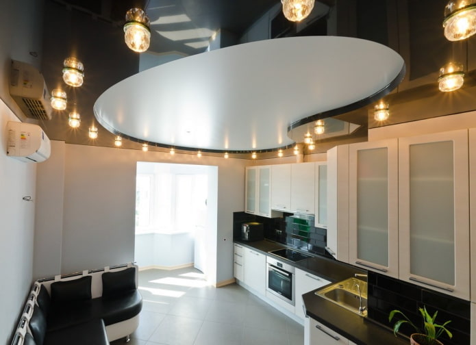 zwart-wit spanplafond in het interieur
