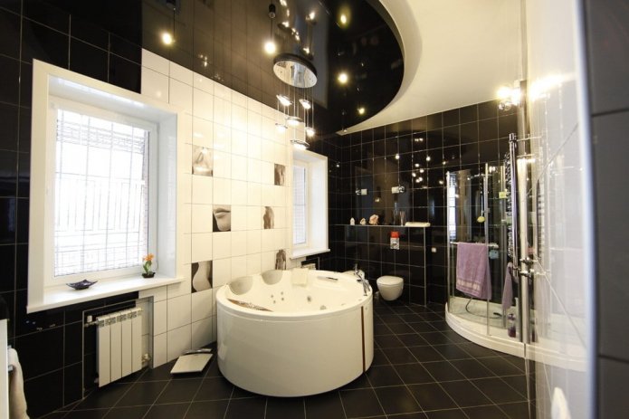 spanplafond met twee niveaus in de badkamer