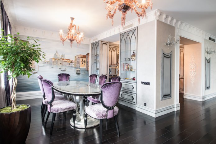 klassiek eetkamerinterieur