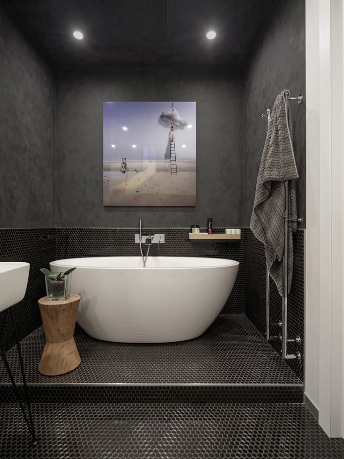 zwart moza?ek in de badkamer