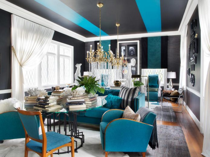Zwart en blauw plafond