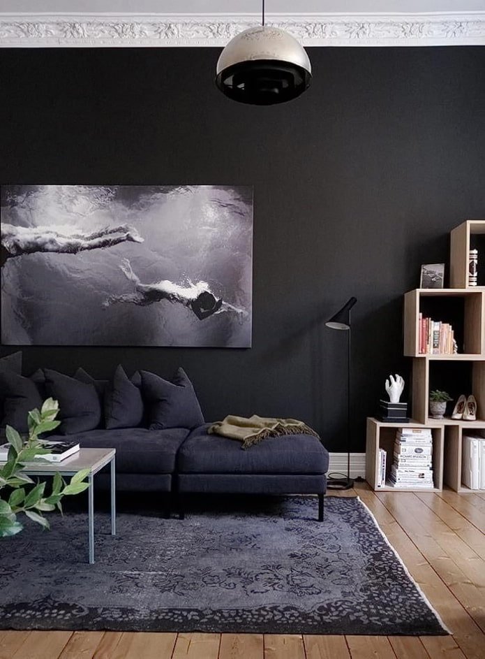 een combinatie van zwart en blauw