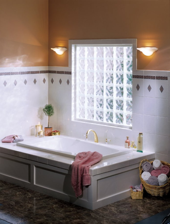 glasblokkenraam in de badkamer