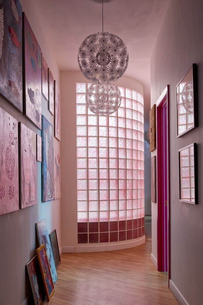 ronde muur van glasblokken