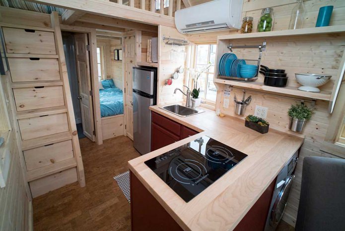 Landelijk interieur van een klein huis
