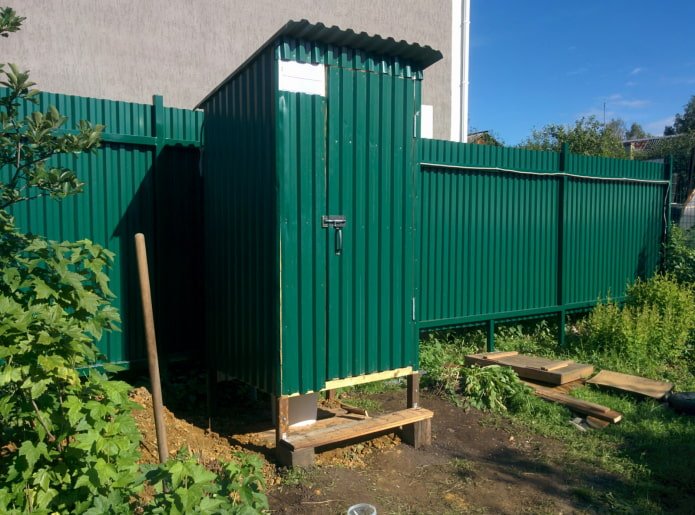 groen gegolfd toilet