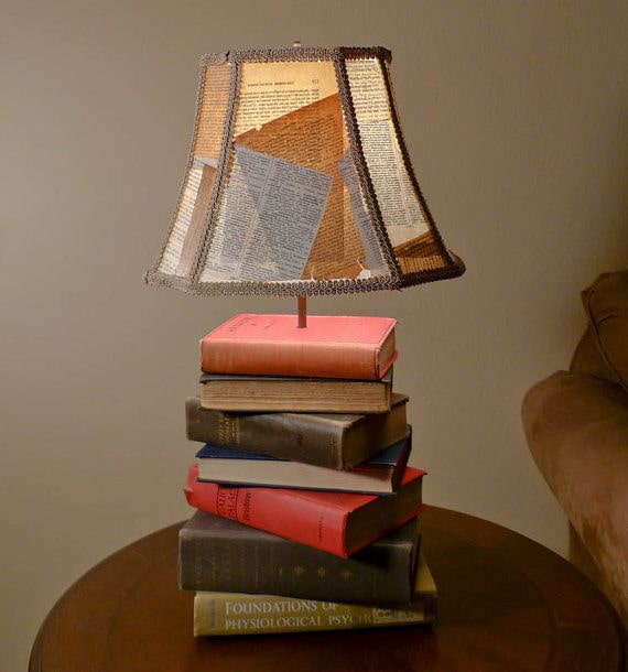 Lampdecoratie met boeken
