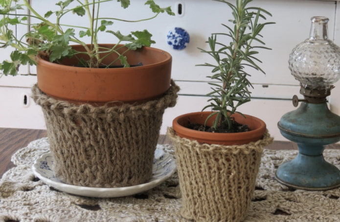 pot in gebreide decoratie