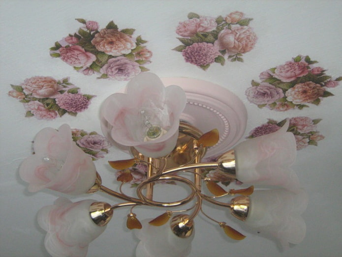decoupage op het plafond