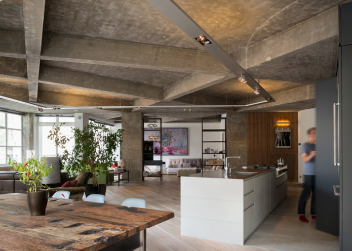 plafond met betonnen balken