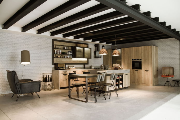 plafond met metalen balken