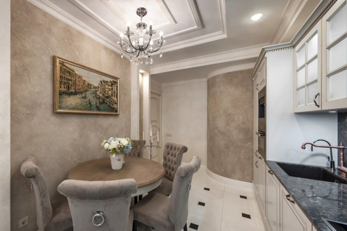 keukenmuurdecoratie in een klassieke stijl