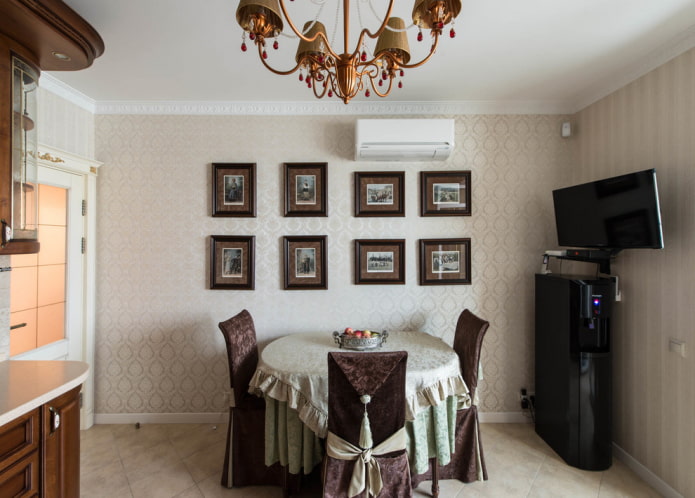 keukenmuurdecoratie in een klassieke stijl