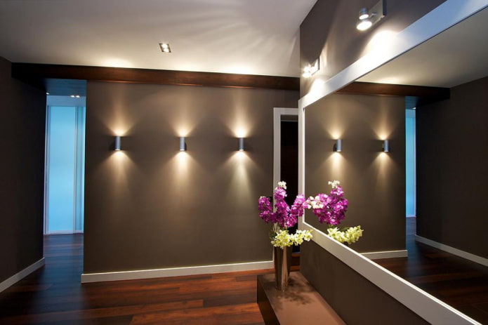 verlichting op de muren in het interieur