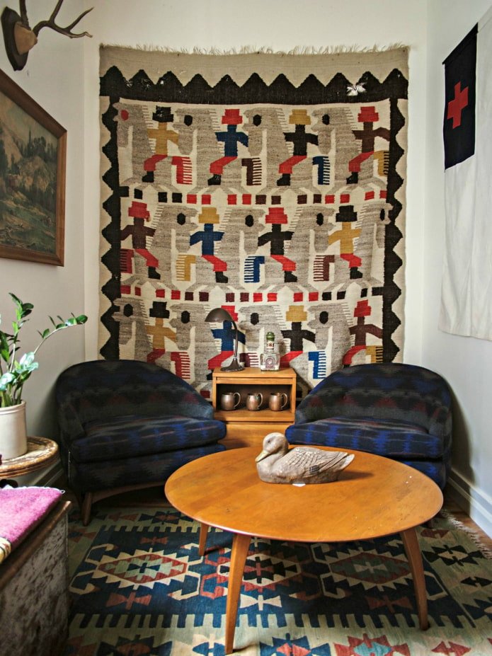 tapijt aan de muur in het interieur