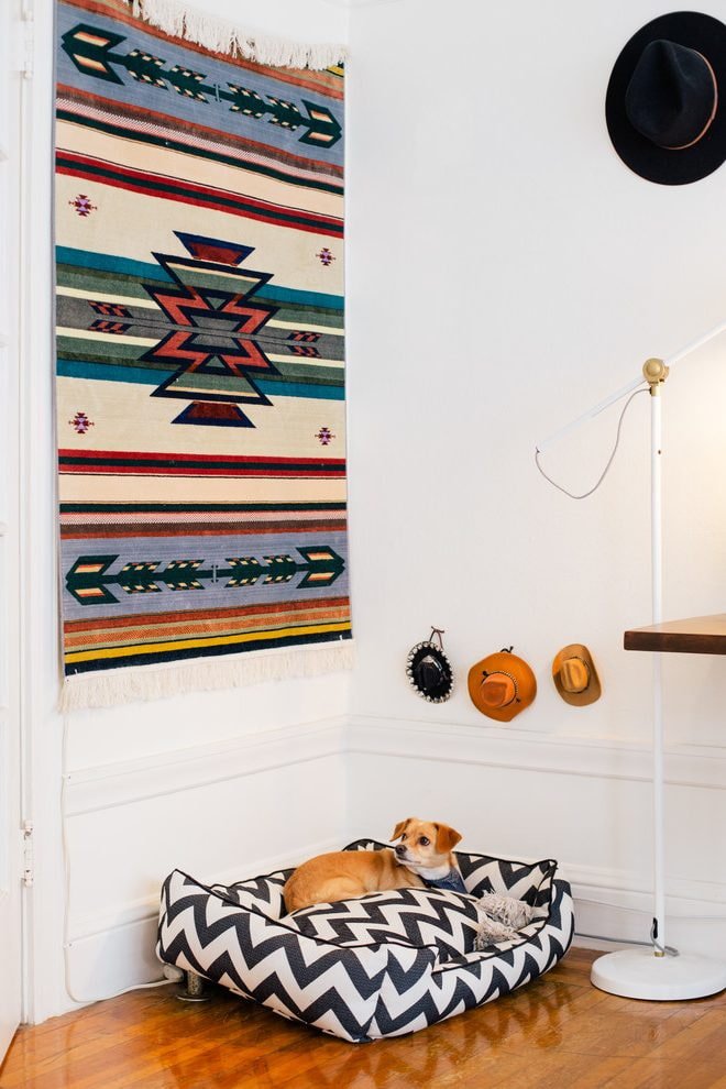 tapijt aan de muur in het interieur