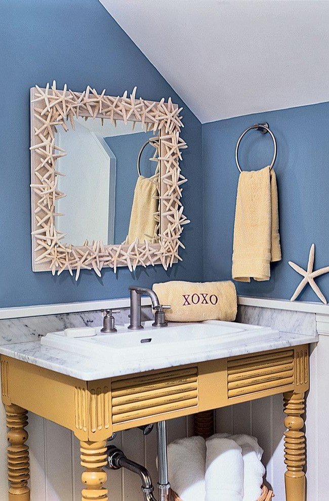 spiegelproductdecoratie in de badkamer