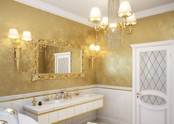 gouden pleisterwerk in het interieur van de badkamer
