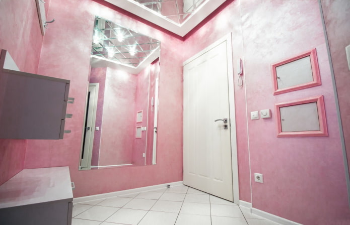 Venetiaans pleisterwerk in het interieur van de gang
