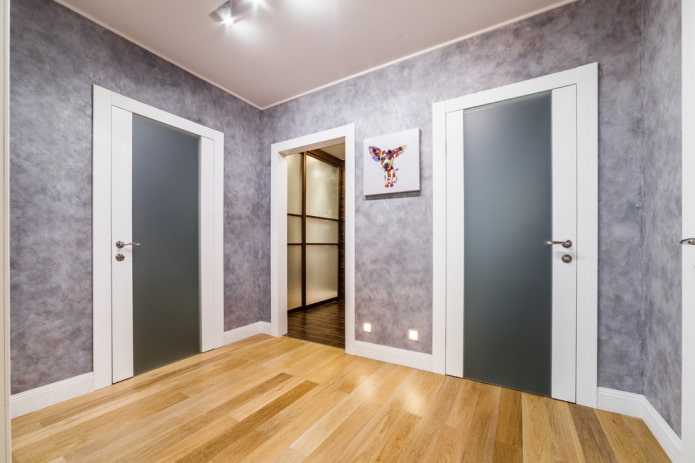 Venetiaans pleisterwerk in het interieur van de gang