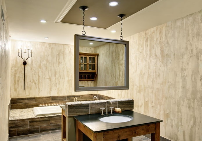 beige pleisterwerk in het interieur van de badkamer