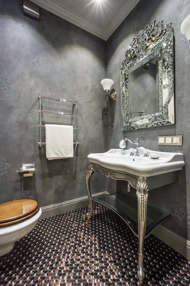 pleisterwerk in het interieur van de badkamer