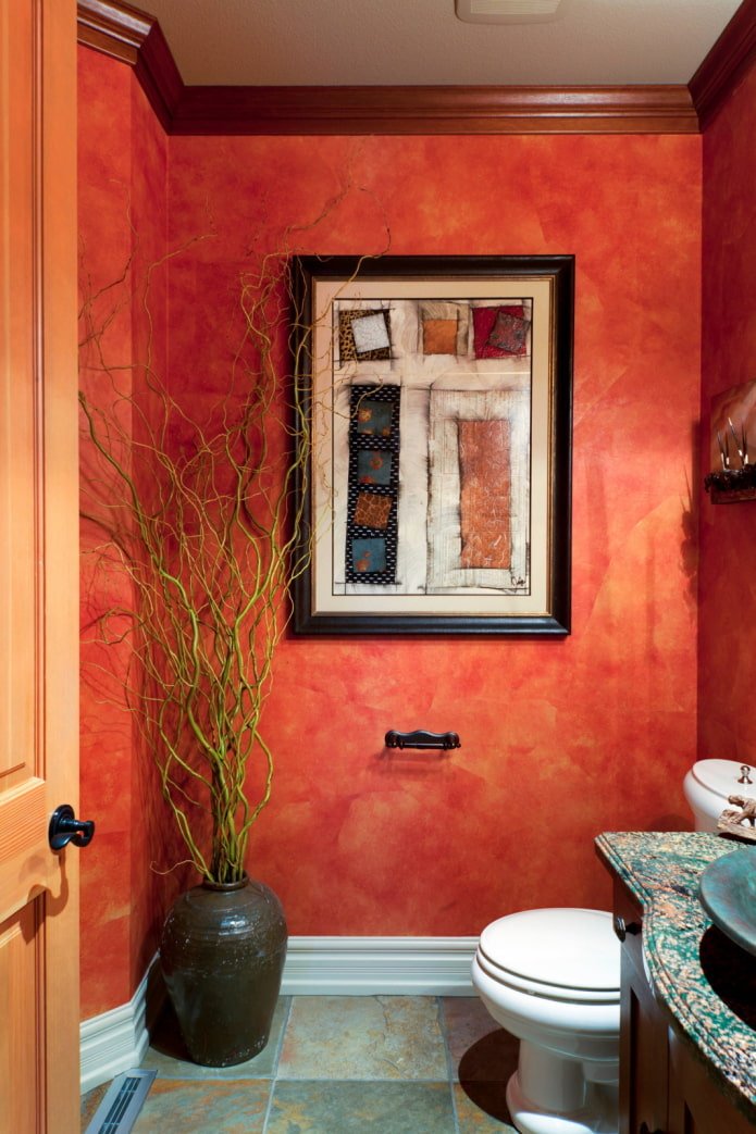 rode pleister in het interieur van de badkamer