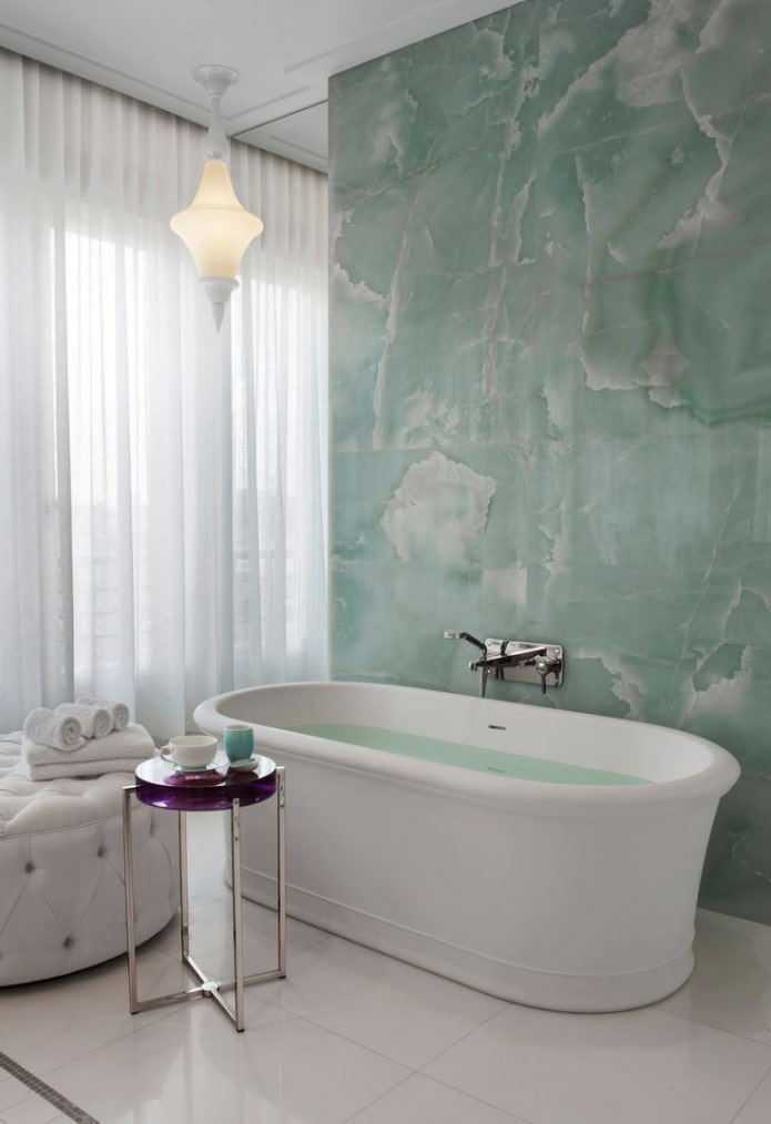 pleisterwerk in het interieur van de badkamer