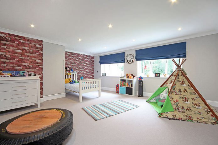 rood bakstenen behang in een kinderkamer