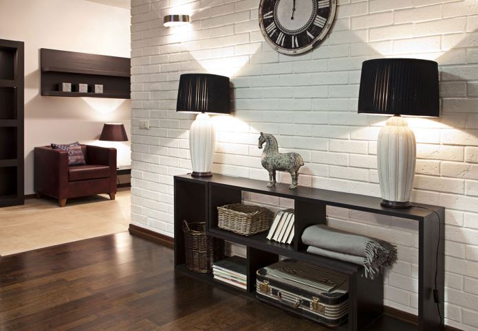 muurdecoratie met wit bakstenen behang