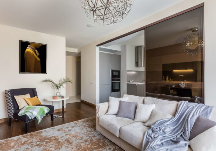 scheidingswand in het interieur van de keuken-woonkamer