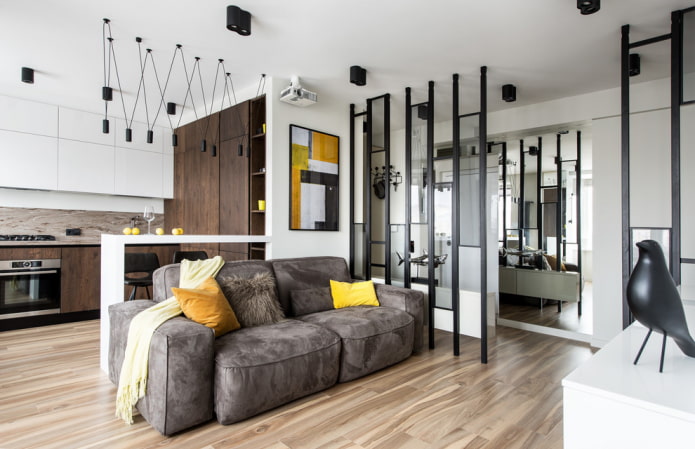 metalen scheidingswand in het interieur