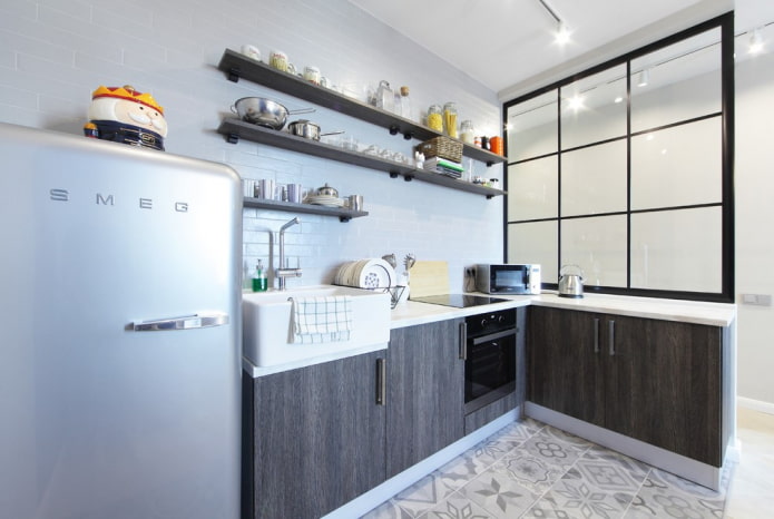 scheidingswand in het keukeninterieur