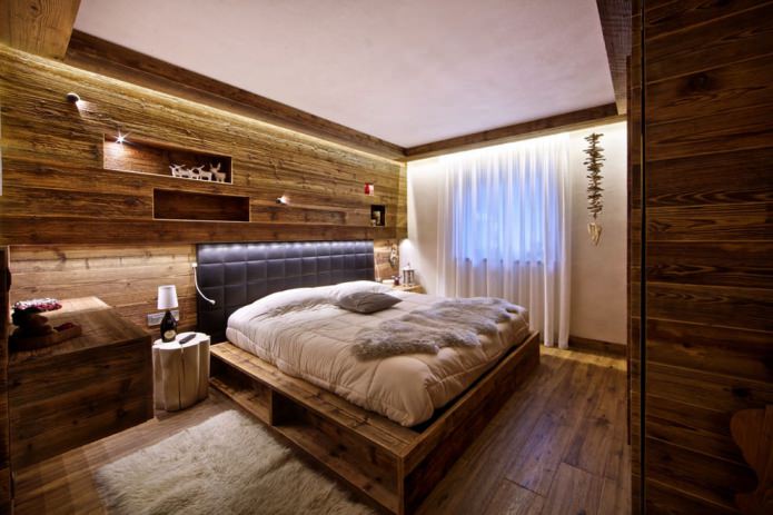 houten afwerking van de slaapkamer